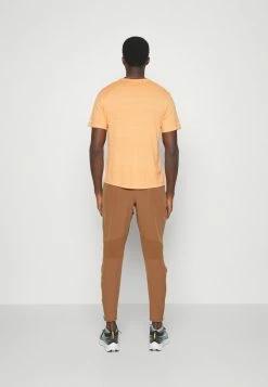 Nike Performance ELITE PANT - Tracksuit Bottoms - Ale Brown/silver -Nike Performance store 0055d93cfb9f4229a569f08fcd777467