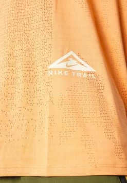 Nike Performance TRAIL RISE 365 - Sports T-shirt - Orange Trance/coconut Milk -Nike Performance store 0111a39bbe154bb58d07251348bf025d