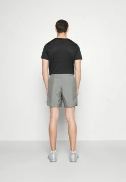 Nike Performance CHALLENGER SHORT - Sports Shorts - Smoke Grey -Nike Performance store 03c6bd46886f4091b3761e5838467518