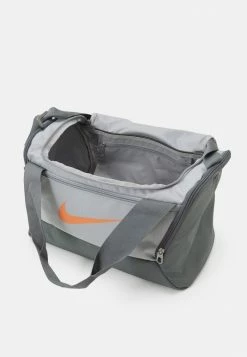 Nike Performance DUFF UNISEX - Sports Bag - Smoke Grey/smoke Grey/orange Trance 7 Nike Performance DUFF UNISEX - Sports Bag - Smoke Grey/smoke Grey/orange Trance -Nike Performance store 0420bb8149014e8db681e18519ec21a8
