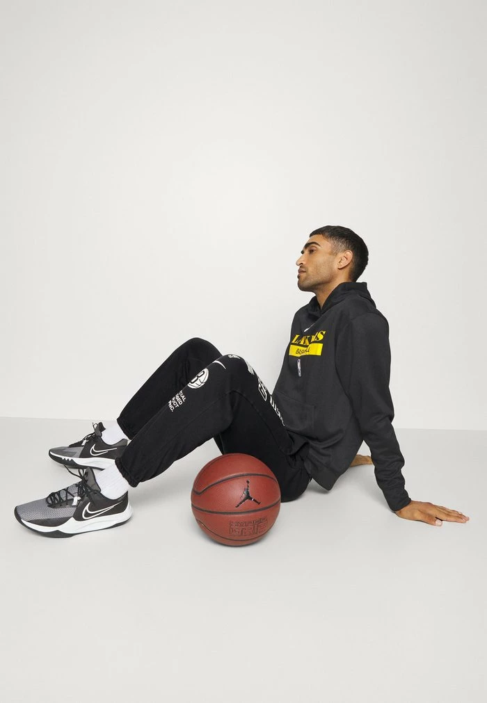 Nike Performance NBA BROOKLYN NETS COURTSIDE PANT - Tracksuit Bottoms - Black 4 Nike Performance NBA BROOKLYN NETS COURTSIDE PANT - Tracksuit Bottoms - Black - Image 4