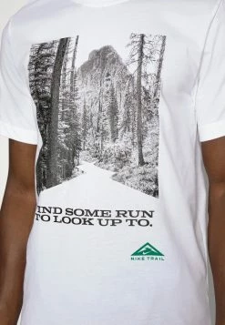Nike Performance TEE TRAIL - Sports T-shirt - White -Nike Performance store 09faeaf0a4234cc2ba42b91ef56ad06b