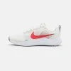Nike Performance W DOWNSHIFTER 12 - Neutral Running Shoes - Phantom/universal Red/white/bright Crimson/off Noir