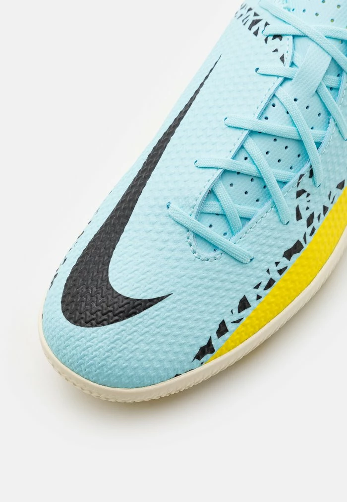 Nike Performance PHANTOM GT2 CLUB IC - Indoor Football Boots - Glacier Ice/black/yellow Strike 6 Nike Performance PHANTOM GT2 CLUB IC - Indoor Football Boots - Glacier Ice/black/yellow Strike - Image 6