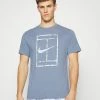 Nike Performance TEE GARDEN PARTY - Print T-shirt - Ashen Slate