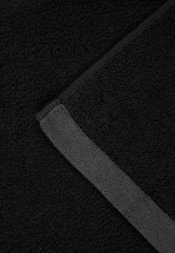 Nike Performance FUNDAMENTAL - Towel - Black -Nike Performance store 117edd24b96445699f46c3658db95dab