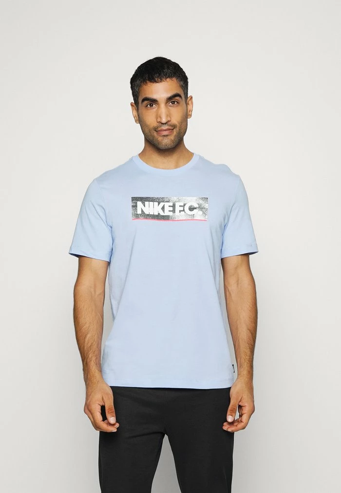 Nike Performance FC TEE SEASONAL BLOCK - Print T-shirt - Light Marine 1 Nike Performance FC TEE SEASONAL BLOCK - Print T-shirt - Light Marine