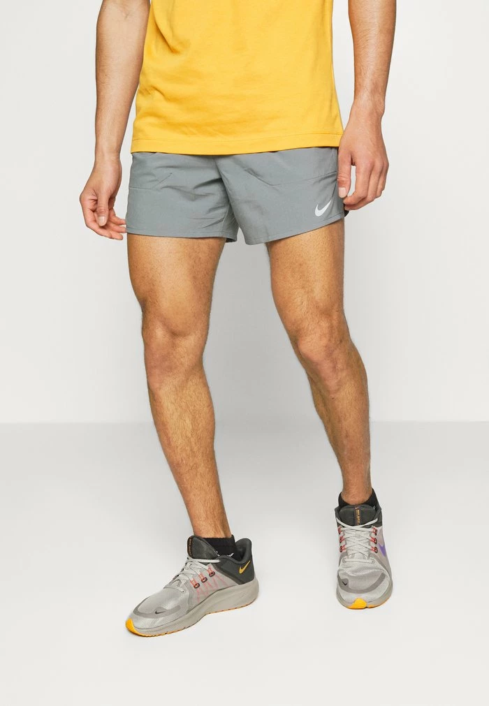 Nike Performance STRIDE - Sports Shorts - Smoke Grey/black/silver 1 Nike Performance STRIDE - Sports Shorts - Smoke Grey/black/silver