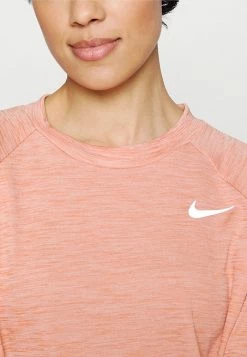 Nike Performance PACER CREW - Long Sleeved Top - Madder Root -Nike Performance store 184d5c925b7d48fb85919c7d7868ce40