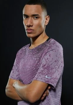 Nike Performance RUN - Sports T-shirt - Black/sangria/doll/reflective Silver -Nike Performance store 1a7a86dde2d3452f8c271eccba7d5ee6