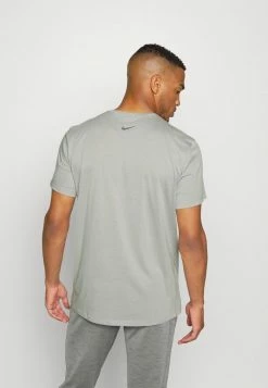 Nike Performance CORE - Sports T-shirt - Light Smoke Grey/iron Grey -Nike Performance store 1c201ebe39db43d4877c708c470c48ab