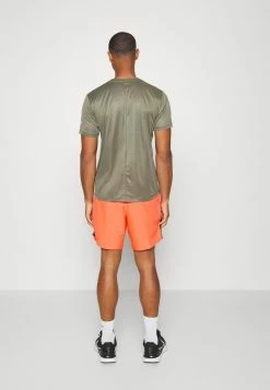 Nike Performance CHALLENGER SHORT - Sports Shorts - Bright Crimson/black/silver -Nike Performance store 1c93c7816dcd4c3a9e4b84a833b951be