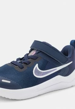 Nike Performance DOWNSHIFTER 12 NN TDV UNISEX - Neutral Running Shoes - Midnight Navy/game Royal/white 11 Nike Performance DOWNSHIFTER 12 NN TDV UNISEX - Neutral Running Shoes - Midnight Navy/game Royal/white -Nike Performance store 1d9334d7155749bab53c912479294f43
