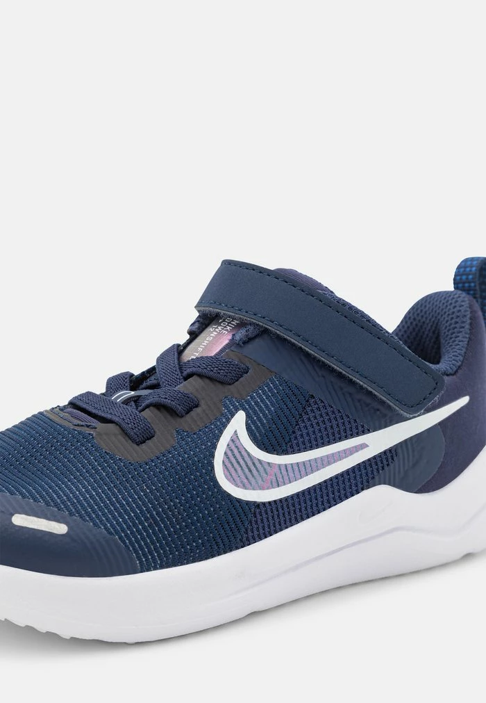 Nike Performance DOWNSHIFTER 12 NN TDV UNISEX - Neutral Running Shoes - Midnight Navy/game Royal/white 6 Nike Performance DOWNSHIFTER 12 NN TDV UNISEX - Neutral Running Shoes - Midnight Navy/game Royal/white - Image 6