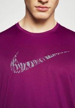 Nike Performance MILER - Sports T-shirt - Sangria -Nike Performance store 1e4d428245044c5980fb2bb0a65b7b5c
