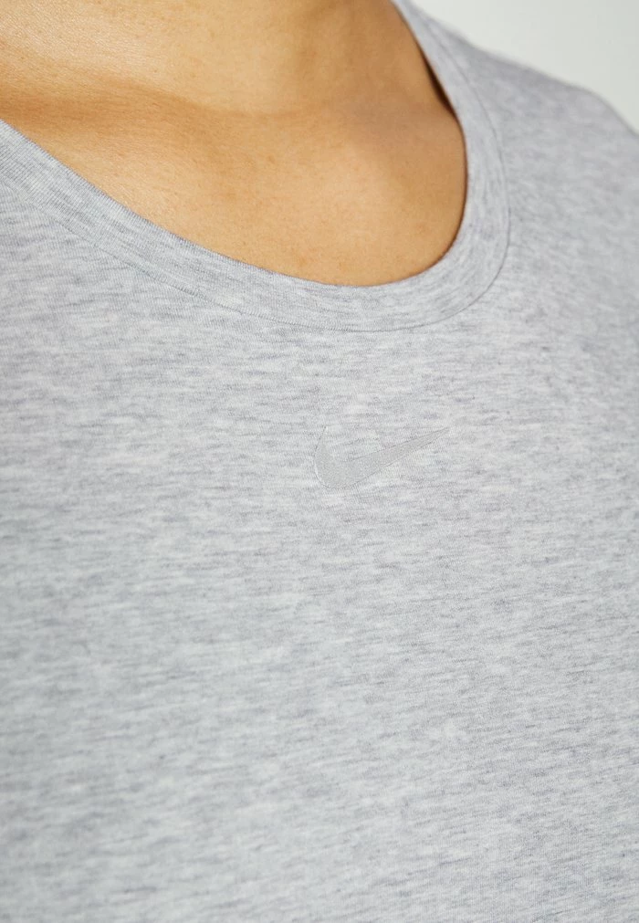 Nike Performance W NK ONE LUXE DF SS STD - Basic T-shirt - Particle Grey 6 Nike Performance W NK ONE LUXE DF SS STD - Basic T-shirt - Particle Grey - Image 6