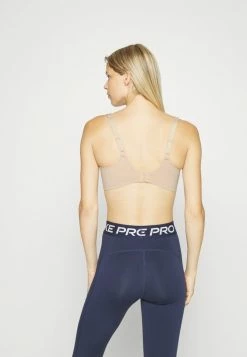Nike Performance ALATE COVERAGE BRA - Light Support Sports Bra - Particle Beige/dusted Clay -Nike Performance store 1fefaa213d33425dbad9def376ea2d57