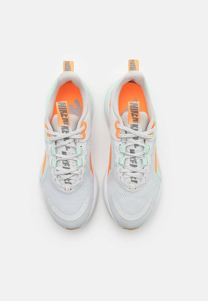 Nike Performance W REACT ESCAPE RN 2 PRM - Neutral Running Shoes - Photon Dust/total Orange/mint Foam/metallic Pewter/light Iron Ore/gum Dark Brown 4 Nike Performance W REACT ESCAPE RN 2 PRM - Neutral Running Shoes - Photon Dust/total Orange/mint Foam/metallic Pewter/light Iron Ore/gum Dark Brown - Image 4