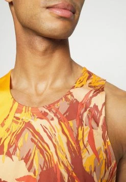 Nike Performance TRAIL RISE TANK - Top - Light Curry/habanero Red -Nike Performance store 2331a060aaeb4e01b0397027918ad633