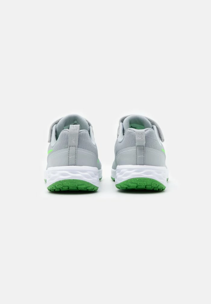 Nike Performance REVOLUTION 6 NN UNISEX - Neutral Running Shoes - Light Smoke Grey/green Strike/dark Smoke Grey/chrome 3 Nike Performance REVOLUTION 6 NN UNISEX - Neutral Running Shoes - Light Smoke Grey/green Strike/dark Smoke Grey/chrome - Image 3