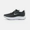 Nike Performance ZOOM FLY 4 - Neutral Running Shoes - Black/white/off Noir/anthracite/metallic Silver