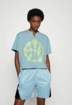 Nike Performance CUTOFF CREW - Print T-shirt - Worn Blue/atomic Green