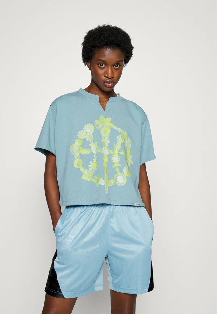 Nike Performance CUTOFF CREW - Print T-shirt - Worn Blue/atomic Green 1 Nike Performance CUTOFF CREW - Print T-shirt - Worn Blue/atomic Green