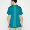 Nike Performance SEAMLESS - Print T-shirt - Bright Spruce/washed Teal/black
