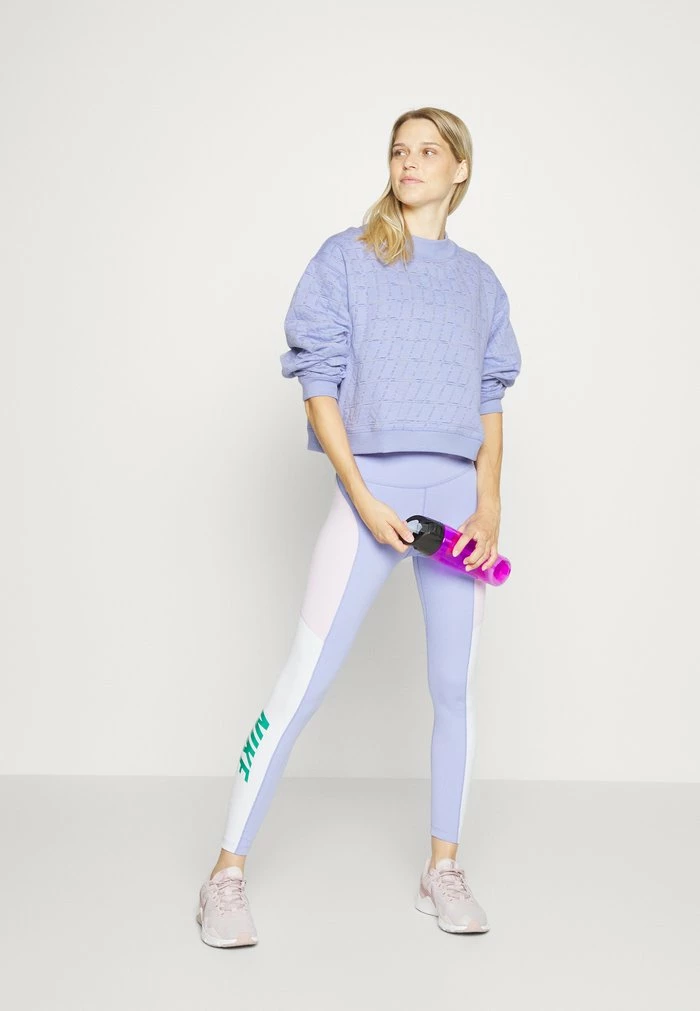 Nike Performance LUXE COZY CREW - Sweatshirt - Light Thistle 2 Nike Performance LUXE COZY CREW - Sweatshirt - Light Thistle - Image 2