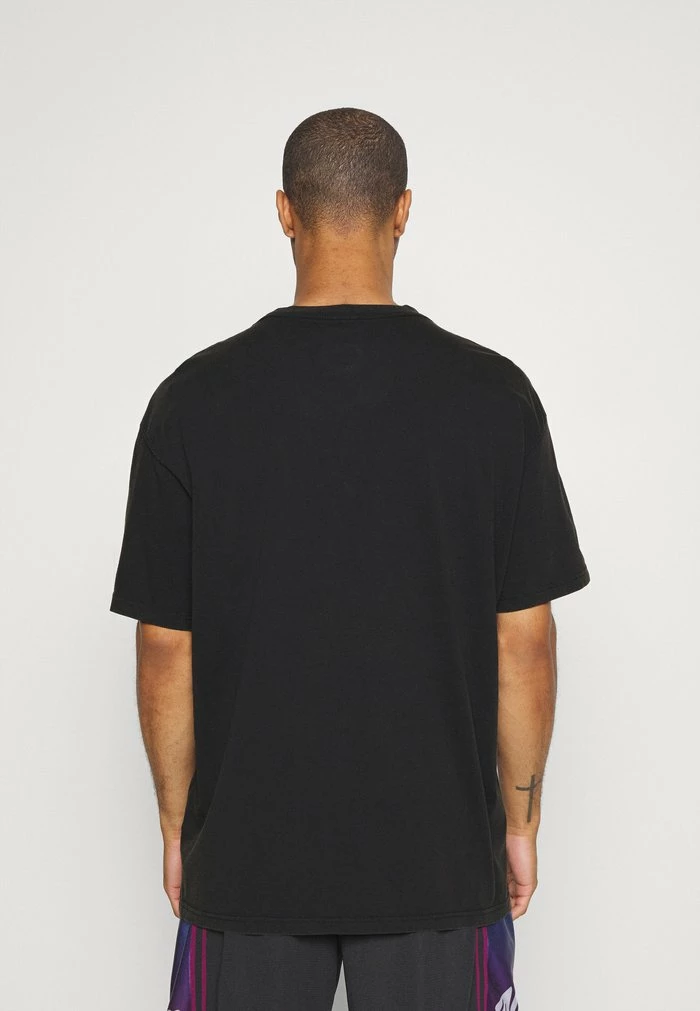 Nike Performance NBA NEW YORK KNICKS MAX TEE - Club Wear - Black 3 Nike Performance NBA NEW YORK KNICKS MAX TEE - Club Wear - Black - Image 3