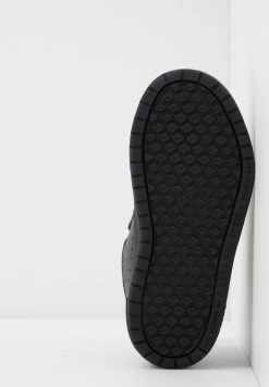 Nike Performance PICO 5 UNISEX - Training Shoe - Black -Nike Performance store 307245b35af54ddf95039b544a206d48