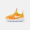 Nike Performance NIKE FLEX RUNNER 2 LIL TDV UNISEX - Neutral Running Shoes - Kumquat/white/atomic Green/university Gold