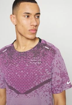 Nike Performance RUN - Sports T-shirt - Black/sangria/doll/reflective Silver -Nike Performance store 31d9c0f29bef47ee8c3133be69fb0b27