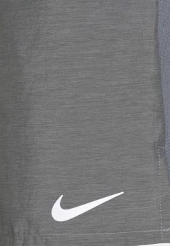 Nike Performance CHALLENGER SHORT - Sports Shorts - Smoke Grey Heather/reflective Silver -Nike Performance store 323d7f0d70a340b8a50106ec229144dd
