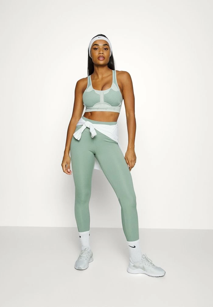 Nike Performance BRA - Medium Support Sports Bra - Grey Haze 2 Nike Performance BRA - Medium Support Sports Bra - Grey Haze - Image 2