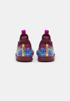 Nike Performance JR MERCURIAL ZOOM VAPOR 15 ACADEMY KYLIAN MBAPPE IC UNISEX - Indoor Football Boots - Dark Beetroot/metallic Vivid Gold -Nike Performance store 3346986c140340b3b79db3832a3dd1bb