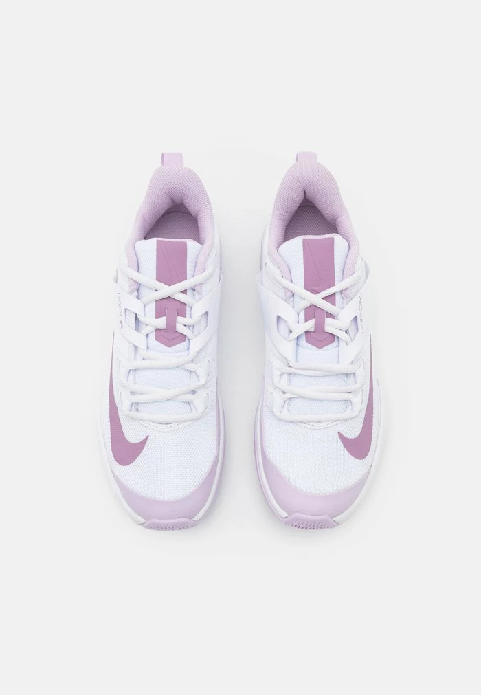 Nike Performance COURT VAPOR LITE - Multicourt Tennis Shoes - White/amethyst Wave/doll 4 Nike Performance COURT VAPOR LITE - Multicourt Tennis Shoes - White/amethyst Wave/doll - Image 4