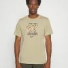 Nike Performance TEE - Sports T-shirt - Limestone