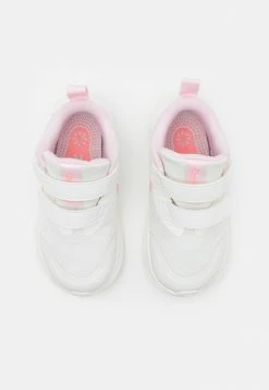 Nike Performance NIKE STAR RUNNER 3 SE GTV UNISEX - Neutral Running Shoes - White/pink -Nike Performance store 35c101c8cdc344018b01ad6255141769