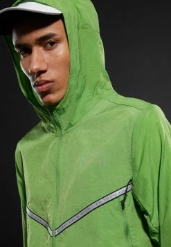 Nike Performance TRANSIT - Running Jacket - Chlorophyll/silver -Nike Performance store 362183d4173f43ab97632587e77cf9e2