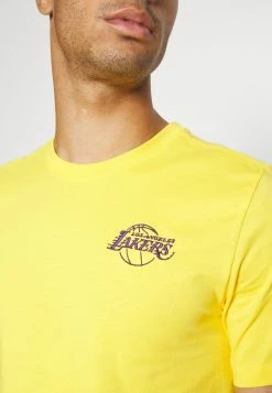 Nike Performance NBA LOS ANGELES LAKERS ESSENTIAL LOGO TEE - Club Wear - Amarillo -Nike Performance store 3631825e11f840a291eac6480bdb7948