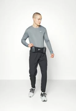 Nike Performance NIKE DRI-FIT RUN DIVISION CHALLENGER HERREN LAUFHOSE - Tracksuit Bottoms - Black/reflective Silv -Nike Performance store 3a17da4b53a74ede835f1504745d67c3