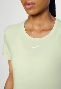 Nike Performance W NK ONE LUXE DF SS STD - Basic T-shirt - Olive Aura/silver -Nike Performance store 3bf904df0a7a4da2a7e9d58054410930