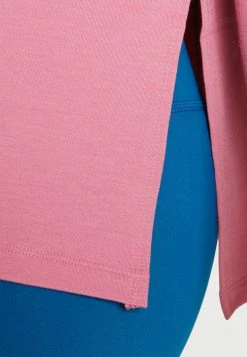 Nike Performance CREW - Sweatshirt - Desert Berry/particle Grey -Nike Performance store 3d99fccd808f48eb82bd4a74fb60dcd4