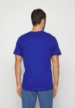 Nike Performance CHELSEA LONDON TEE - Print T-shirt - Rush Blue -Nike Performance store 40d90d49d8e04873ba5d09ae22726f20