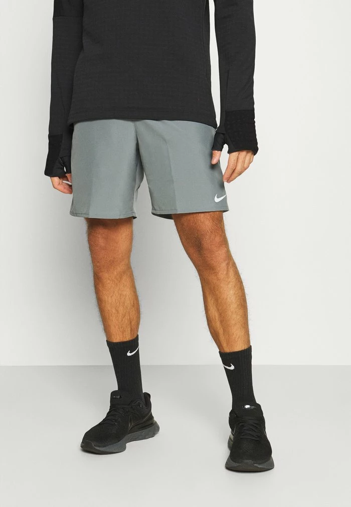 Nike Performance RUN SHORT - Sports Shorts - Smoke Grey 1 Nike Performance RUN SHORT - Sports Shorts - Smoke Grey