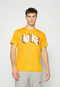 Nike Performance DRY TOP - Sports T-shirt - Magma Orange/university Gold