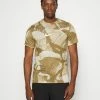 Nike Performance TEE CAMO - Print T-shirt - Hazel Rush
