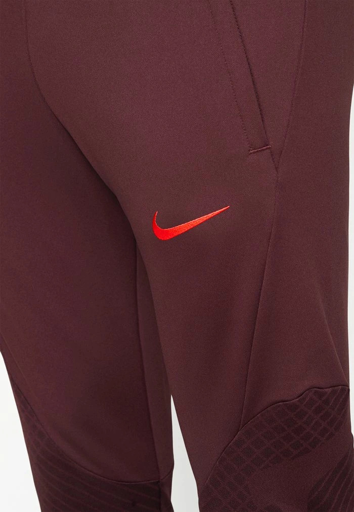 Nike Performance LIVERPOOL FC STRIKE PANT - Club Wear - Burgundy Crush/siren Red 4 Nike Performance LIVERPOOL FC STRIKE PANT - Club Wear - Burgundy Crush/siren Red - Image 4