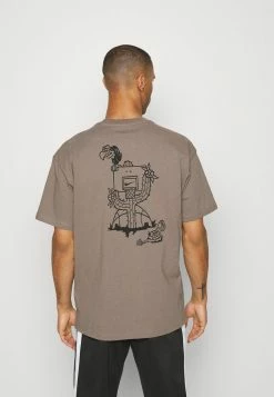 Nike Performance TEE SUSTAINABLE - Print T-shirt - Olive Grey -Nike Performance store 4d16cbdce8b54e8da9702da8fea17e7c